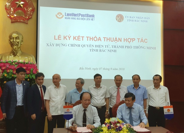 Bắc Ninh hợp tác xây dựng chính quyền điện tử và thành phố thông minh - 2
Hôm nay 7/9, Ngân hàng Bưu điện Liên Việt (LienVietPostBank) ký kết Thảo thuận hợp tác với Ủy ban Nhân dân tỉnh Bắc Ninh trong việc xây dựng chính quyền điện tử và thành phố thông minh trên địa bàn tỉnh Bắc Ninh.
