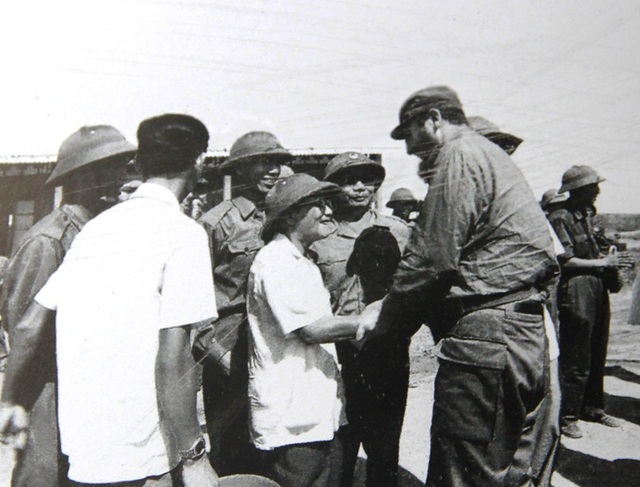 45 năm lãnh tụ Cuba Fidel Castro thăm “đất lửa” Quảng Trị - 1 Ông Lê Hành - Chủ tịch UBMT giải phóng tỉnh Quảng Trị đón Fidel Castro