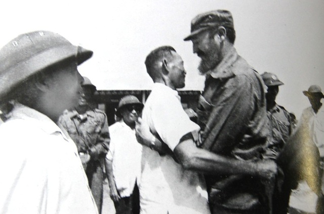 45 năm lãnh tụ Cuba Fidel Castro thăm “đất lửa” Quảng Trị - 2 Bí thư Quảng Trị Hồ Sỹ Thản đón Fidel tại nam Hiền Lương