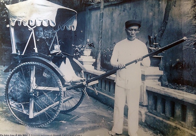"Hoài niệm Hà Nội phố" qua ảnh tư liệu hiếm - 7 Phu kéo xe ở Hà Nội.