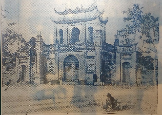 "Hoài niệm Hà Nội phố" qua ảnh tư liệu hiếm - 11 Văn Miếu xưa kia. Đây là di tích quốc gia đặc biệt, nằm ở phía Nam kinh thành Thăng Long, xưa thuộc thôn Minh Giám, tổng Hữu Nghiêm, huyện Thọ Xương.
