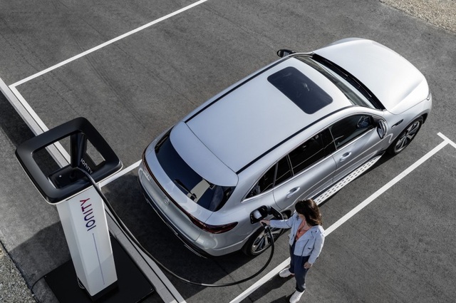 Mercedes-Benz EQC - Phiên bản chạy điện của GLC - 11 Mercedes-Benz EQC - Phiên bản chạy điện của GLC - 11