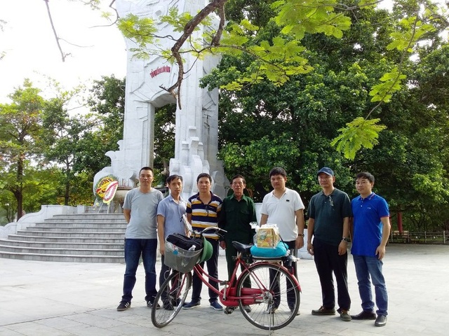 Cựu binh 67 tuổi đạp xe qua 25 tỉnh thành, vượt gần 2.300 km - 5 Nghĩa trang liệt sỹ Trường Sơn, nghĩa trang đường 9 Nam Lào... là chiến trường xưa nơi ông Định cùng đồng đội từng chiến đấu và thề hứa với nhau về chuyến hành trình trong mơ, nay ông quyết tâm thực hiện bằng được.