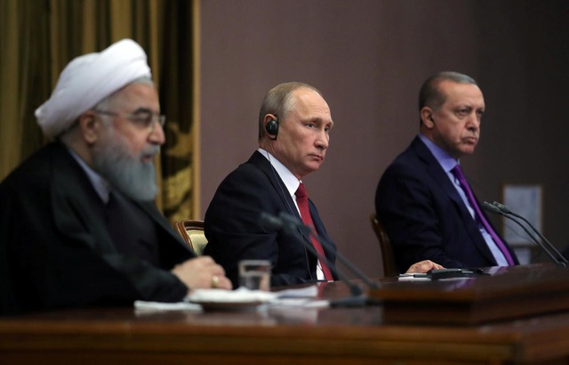 Nga, Iran, Thổ Nhĩ Kỳ không đạt được thỏa thuận ngừng bắn ở Idlib - 1
Tổng thống Nga Vladimir Putin (giữa) Tổng thống Iran Hassan Rouhani và Tổng thống Thổ Nhĩ Kỳ Tayyip Erdogan (Ảnh: Reuters)