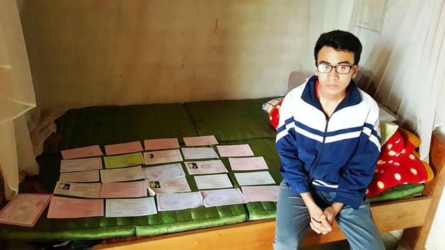 Hiện thực hóa giấc mơ giảng đường đại học cho những tân SV nghèo xứ Nghệ - 1
Bạn đọc xúc động trước nỗ lực vươn lên trong học tập của em Ngô Văn Giang (trú xã Nghĩa Hội, huyện Nghĩa Đàn) - Thủ khoa khối A tỉnh Nghệ An trong kỳ thi THPT quốc gia 2018.