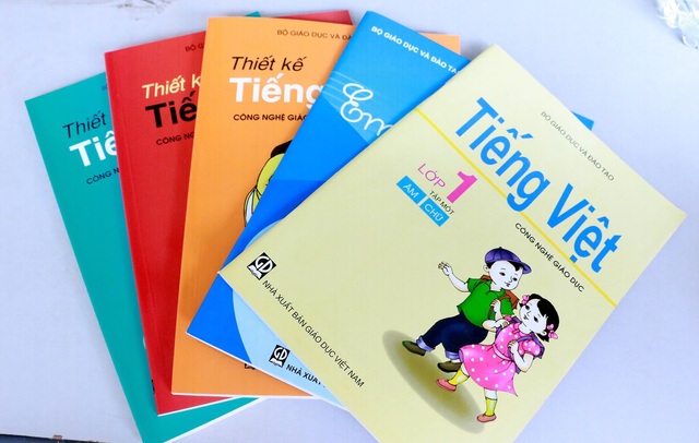 Đề xuất Bộ GD&ĐT không tham gia biên soạn, xuất bản SGK - 2 Tuy là sách thí điểm nhưng hằng năm sản lượng in, phát hành sách VNEN và sách Tiếng Việt lớp 1 CNGD tăng đột biến. (Ảnh: Mỹ Hà).