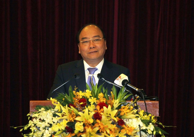 Thủ tướng kêu gọi những “sếu lớn, đại bàng lớn” đến với Phú Yên - 2 Thủ tướng Nguyễn Xuân Phúc phát biểu tại Hội nghị Xúc tiến đầu tư tỉnh Phú Yên