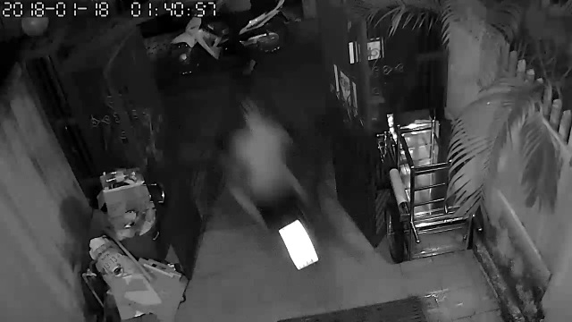 Một ngôi nhà bị trộm đột nhập 3 lần trong 1 đêm - 2 Một ngôi nhà bị trộm đột nhập 3 lần trong 1 đêm - 2