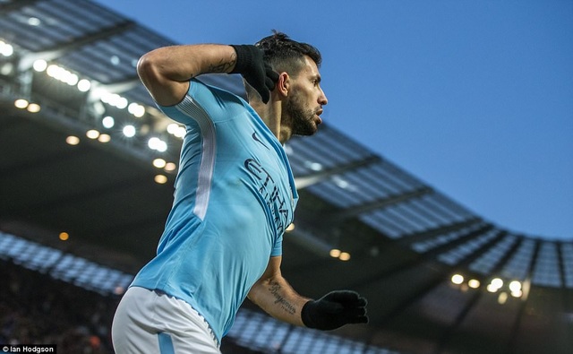 Man City 4-1 Burnley: Hai phút, Aguero lập một cú đúp - 2
Aguero lập cú đúp giúp Man City dễ dàng ngược dòng thành công