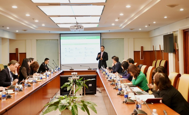 Vietcombank đã sẵn sàng thực hiện Basel II theo phương pháp nâng cao - 1
Ông Il Dong Kwon - Phó Tổng Giám đốc Công ty tư vấn Oliver Wyman trình bày quá trình triển khai của dự án