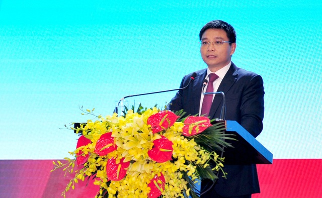 
Chủ tịch VietinBank Nguyễn Văn Thắng cho hay: Chưa năm nào ngân hàng đạt lợi nhuận cao như năm 2017, tăng 31% so với 2016, ngay cả công ty con góp vốn cũng tăng 36% so với 2016.
