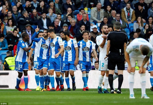 Real Madrid 7-1 Deportivo: Cú đúp của Bale, C.Ronaldo - 1
Deportivo gây sốc khi tìm được bàn thắng dẫn trước
