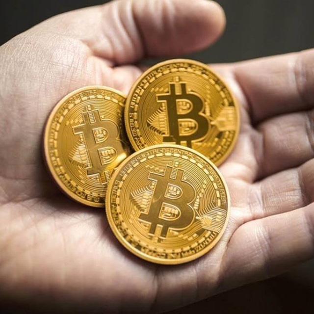 Bán đồng Bitcoin lì xì Tết, thu vài triệu đồng/ngày - 2 Mỗi đồng xu Bitcoin có giá bán lẻ từ 80.000 - 150.000 đồng.