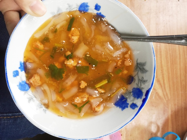 5.000 đồng để khám phá ẩm thực xứ Huế - 6 Tô bánh canh Nam Phổ nhỏ giá 5000