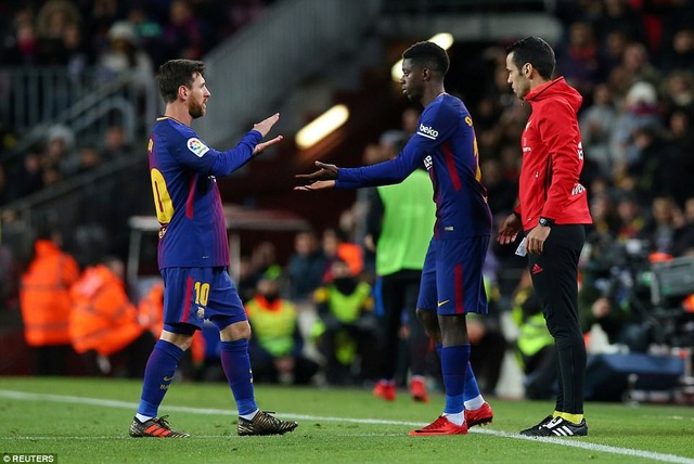 Barcelona 5-0 Celta Vigo: Cú đúp của Messi - 11
Dembele cũng được rút ra nghỉ, thay thế cho người lập cú đúp là Messi