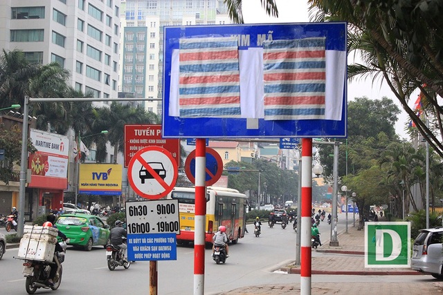 Vì sao hàng loạt biển báo trên phố Hà Nội bất ngờ được... bịt kín? - 9
Hình ảnh trên phố Kim Mã.