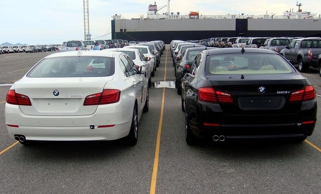 “Ngã ngửa” vì CRV tăng giá trăm triệu; 600 xe sang BMW quay đầu về Đức - 4 600 chiếc xe BMW nằm phơi năng tại cảng Sài Gòn buộc phải về Đức