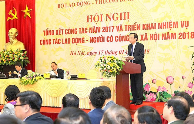 Thủ tướng: Cần quan tâm tới Cách mạng 4.0 và lao động công đoàn - 2
Bộ trưởng Đào Ngọc Dung báo cáo tại Hội nghị (Ảnh: MD)