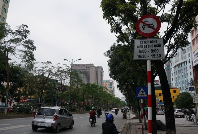 Chính thức cấm xe Uber, Grab trên một số tuyến phố giờ cao điểm - 3 Phố Láng Hạ.