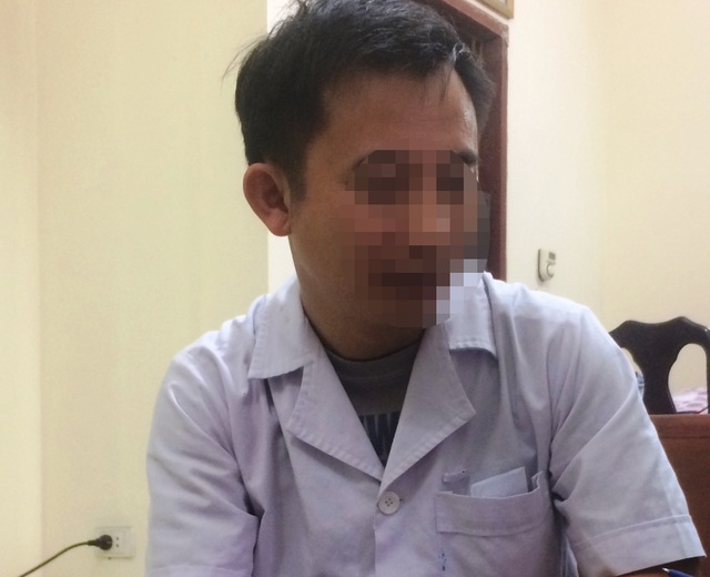 Cán bộ bệnh viện bị tố hành nghề phong thủy khiến dân mất tiền oan - 1
Ông Phan Văn Ch. bị người dân tố cáo tuy làm ở bệnh viện nhưng lại hành nghề mê tín dị đoan.