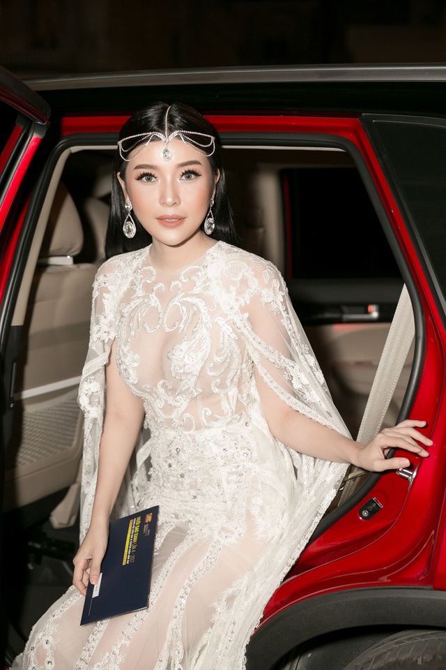 Cao Thái Hà phát ngôn “sốc” về “gái nghèo thi Hoa hậu” - 1 Mới đây, Cao Thái Hà gây chú ý với phát ngôn về “gái nghèo thi Hoa hậu”.