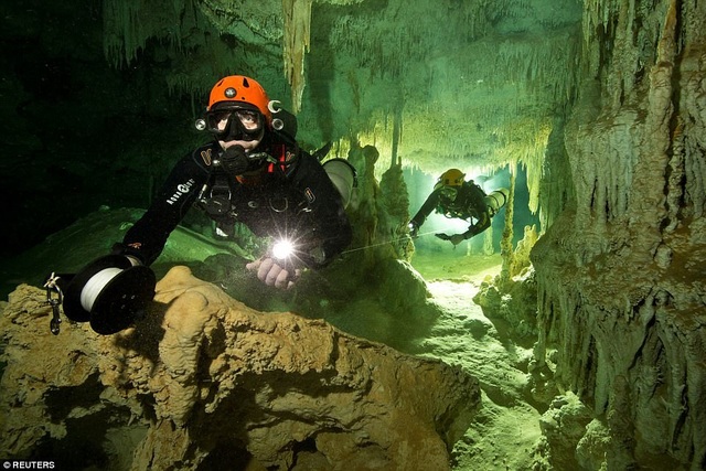 Phát hiện thấy hang động ngầm lớn nhất thế giới ở dưới nước - 2 Hang động ước tính 10.000 năm tuổi nằm ngầm dưới nước, nối liền hai mạng lưới ngập nước lớn nhất thế giới là Sac Actun và Dos Ojos ở Tulum