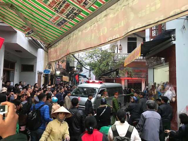 Tìm thấy thi thể Chủ tịch huyện Quốc Oai - 3
Xe cứu thương đến hiện trường lúc 17h chiều nay