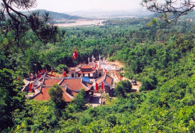 Bộ Xây dựng chấp thuận dự án Resort trong khu bảo tồn đặc biệt Côn Sơn? - 1 Đền thờ danh nhân Nguyễn Trãi trong Khu di tích Côn Sơn và khu phụ cận gồm lòng hồ Côn Sơn