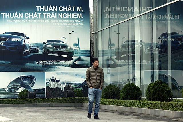 Những hình ảnh cuối cùng của BMW và MINI trước khi về với Trường Hải - 12
Một nhân viên làm việc tại showroom BMW (Long Biên) trong những ngày đầu năm 2018.