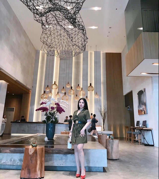 Cô giáo Anh văn xinh đẹp, biết 3 ngoại ngữ, 4 nhạc cụ - 4 Không chỉ xinh đẹp, cô giáo trẻ còn có tài ca hát, chơi 4 loại nhạc cụ và giỏi 3 ngoại ngữ