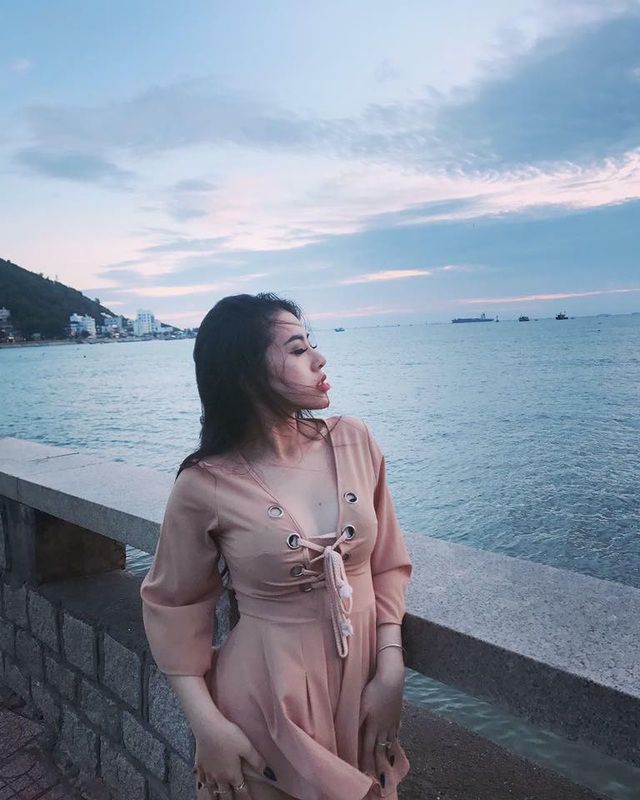 Cô giáo Anh văn xinh đẹp, biết 3 ngoại ngữ, 4 nhạc cụ - 5 Bí quyết giữ gìn sức khỏe và vóc dáng của cô giáo Thanh Nhàn là tập yoga