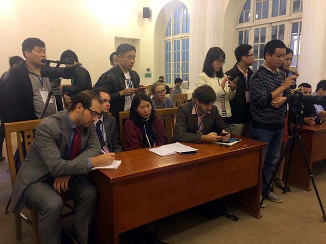 Xét xử em trai ông Đinh La Thăng, Trịnh Xuân Thanh tiếp tục hầu tòa - 5
Phiên toà nhận được sự quan tâm của nhiều người nước ngoài
