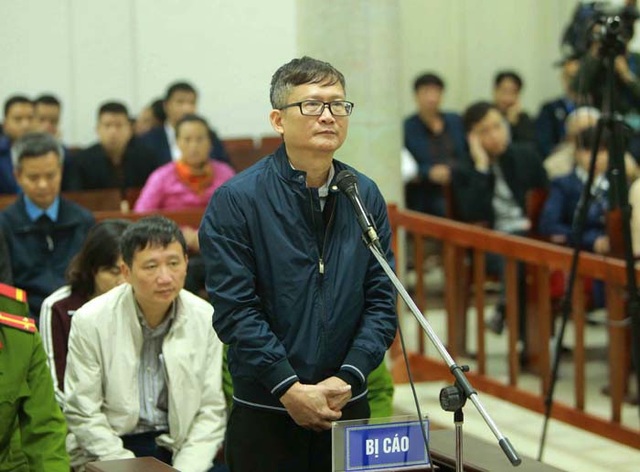 Xét xử em trai ông Đinh La Thăng, Trịnh Xuân Thanh tiếp tục hầu tòa - 2
Bị cáo Đinh Mạnh Thắng (em trai bị án Đinh La Thăng) cùng 7 đồng phạm hầu toà về tội Tham ô tài sản (ảnh Doãn Tuấn - TTXVN)
