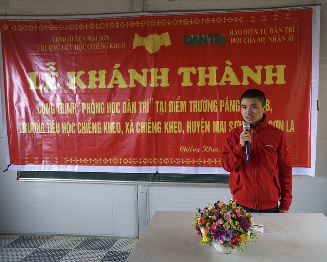 Khánh thành công trình phòng học Dân trí thứ 15 tại Chiềng Kheo - 3
Nhà báo Phạm Tuấn Anh, Phó Tổng Biên tập báo Dân trí gửi lời cảm ơn đến các nhà tài trợ, đặc biệt là Hội cha mẹ Nhân ái đã chung tay để giúp đỡ xây dựng điểm trường Pắng Sẳng B, Trường tiểu học Chiềng Kheo khang trang sạch đẹp