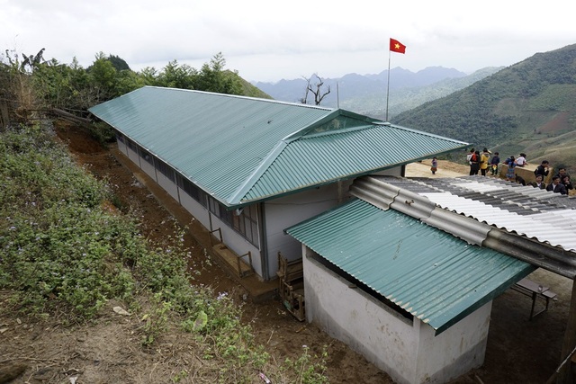 Khánh thành công trình phòng học Dân trí thứ 15 tại Chiềng Kheo - 6
Công trình có tổng mức đầu tư 342 triệu đồng với 3 phòng học kèm hệ thống sân chơi, nhà vệ sinh, nhà bếp, hệ thống nước sạch