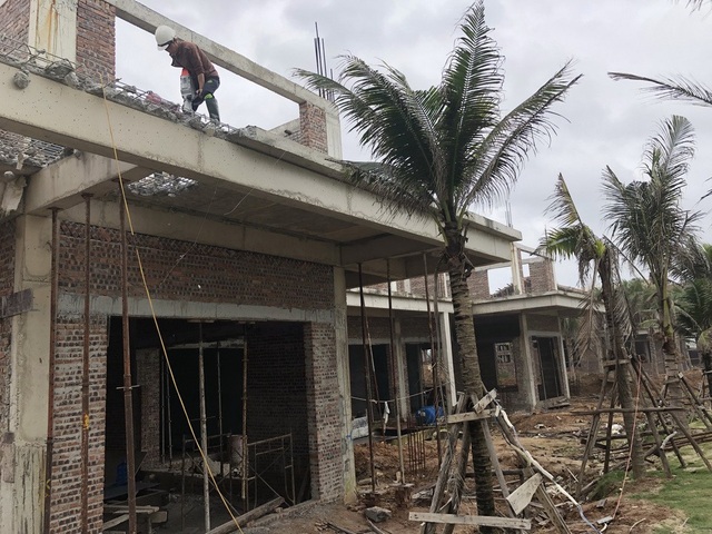 Hàng chục biệt thự sai phép ở Đà Nẵng: Tháo dỡ phần xây dựng sai phép - 2 Đây là phần xây dựng không đúng với nội dung giấy phép xây dựng được cấp