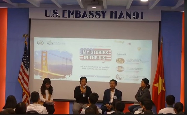 Cựu du học sinh Mỹ và câu chuyện không hồi kết "về Việt Nam làm gì" - 3
Diễn giả Hà Bạch Liên (thứ 2 từ trái sang) - Học bổng MBA Georgetown, cố vấn quản trị doanh nghiệp.