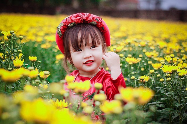 Bộ ảnh “không thể không yêu” của bé gái 3 tuổi Nghệ An - 3
Chị Đỗ Bích (mẹ bé) chia sẻ, chị thường để cho bé tự lập và làm theo những gì bé muốn, không hề ép buộc khi bé không thích nên bé luôn ngoan ngoãn và nghe lời người lớn.