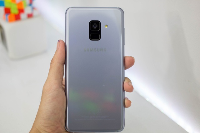Đánh giá nhanh điện thoại Samsung Galaxy A8 (2018) - 1