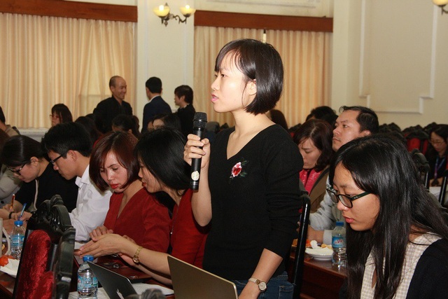 Kiến thức “ôm đồm” được giảm tải ra sao trong chương trình GDPT mới? - 3 Phóng viên các báo đặt câu hỏi xoay quanh chương trình phổ thông mới.