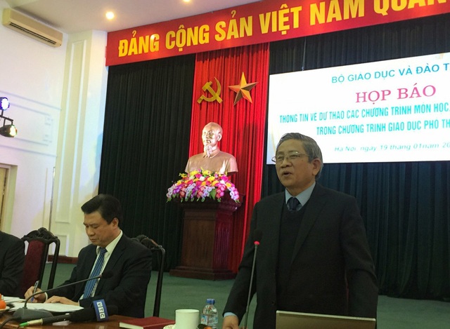 GS. Nguyễn Minh Thuyết thông tin về khung chương trình GDPT mới.