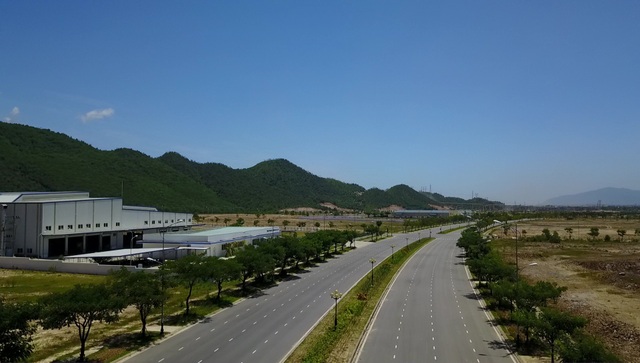 “Cú hích” thu hút đầu tư đổ về Tây Bắc Đà Nẵng - 1
Khu công nghệ cao Đà Nẵng thu hút được 8 dự án với tổng vốn đầu tư đăng ký hơn 187 triệu USD đã cơ bản hoàn thiện hạ tầng giao thông để chào đón các nhà đầu tư