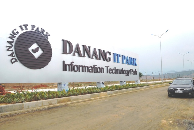 “Cú hích” thu hút đầu tư đổ về Tây Bắc Đà Nẵng - 2 Danang IT Park sẽ hình thành môi trường sống, môi trường làm việc lý tưởng và khả năng tuyển dụng 25.000 lao động trong 10 năm tới, góp phần xây dựng nên một đô thị vệ tinh ở vùng Tây Bắc Đà Nẵng với khoảng 100.000 cư dân sinh sống