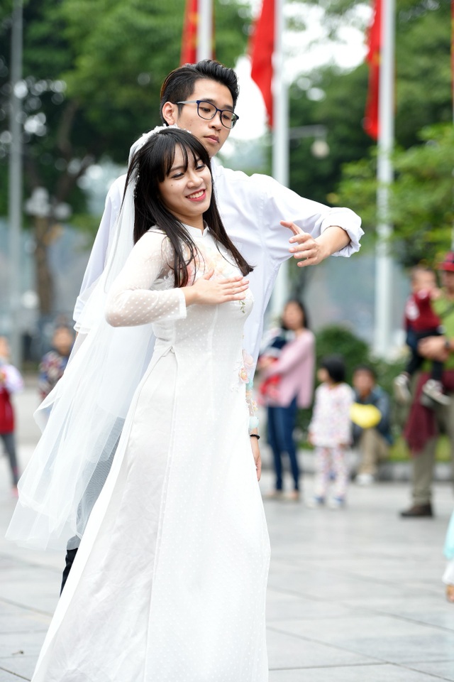 Sinh viên Ngoại thương nhảy quyến rũ kể chuyện tình yêu - 12
Để có màn trình diễn bắt mắt, các thành viên trong CLB Dance của Đại học Ngoại thương đã luyện tập rất công phu