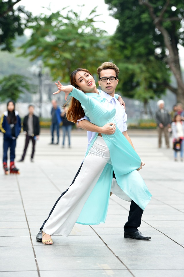 Sinh viên Ngoại thương nhảy quyến rũ kể chuyện tình yêu - 11 Sinh viên Ngoại thương nhảy quyến rũ kể chuyện tình yêu - 11