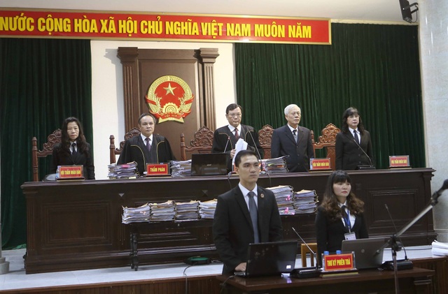 Xét xử ông Đinh La Thăng, Trịnh Xuân Thanh và đồng phạm - 3
Hội đồng xét xử bị cáo Đinh La Thăng, Trịnh Xuân Thanh và các đồng phạm