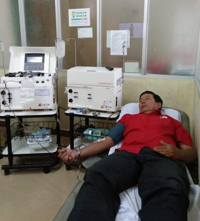 Người đàn ông hơn 40 lần hiến máu - 1 Ông Giao hiến máu cứu người tại bệnh viện Đa khoa Quảng Ngãi (Ảnh NVCC)