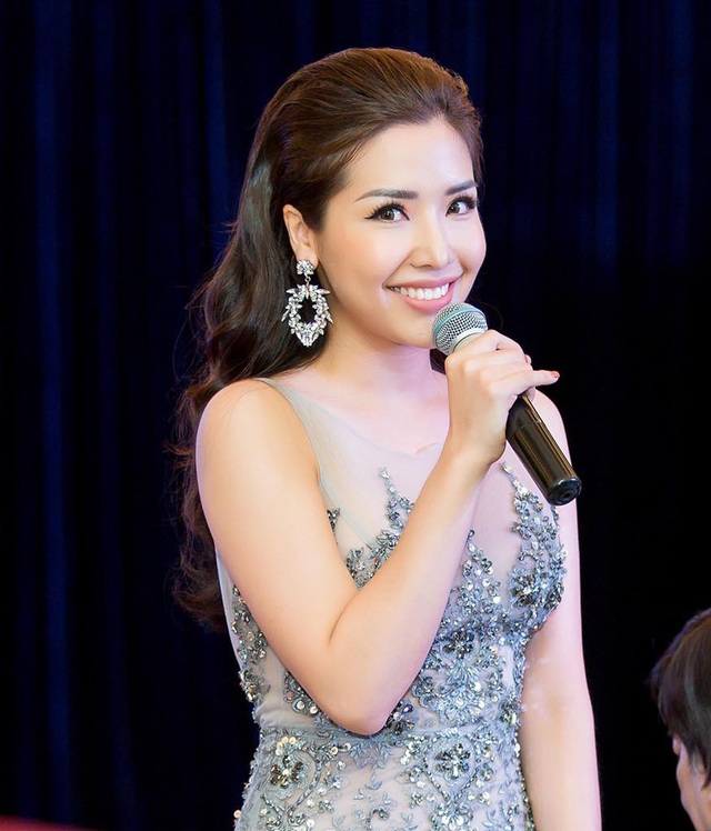 Hoa hậu “mất hút”, Á Hậu Khánh Phương đồng hành với thí sinh Hoa hậu Biển Việt Nam Toàn cầu 2018 - 4 Với vài trò mới lần này, Á hậu Khánh Phương chia sẻ: “Từng là thí sinh của các cuộc thi sắc đẹp, Khánh Phương biết được những ưu điểm cần thể hiện để tỏa sáng và ghi điểm trong suốt quá trình. Với 2 năm hoạt động nghệ thuật, Khánh Phương đủ tự tin để truyền tải năng lượng và kinh nghiệm của mình cho các bạn trẻ tham gia tại cuộc thi “Hoa hậu Biển Việt Nam Toàn cầu”.