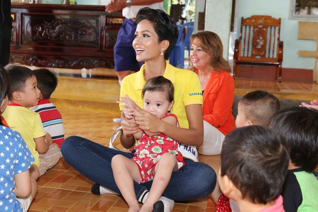 Những hình ảnh đời thường đầu tiên của Hoa hậu Hoàn vũ H'hen Niê - 5 Những hình ảnh đời thường đầu tiên của Hoa hậu Hoàn vũ H'hen Niê - 5