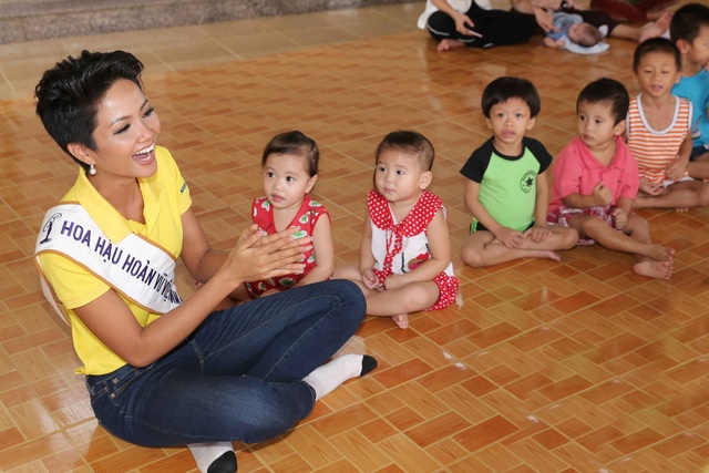 Những hình ảnh đời thường đầu tiên của Hoa hậu Hoàn vũ H'hen Niê - 7 Nụ cười rạng rỡ và nét đẹp khỏe khoắn của cô chính là nét riêng của người đẹp miền cao